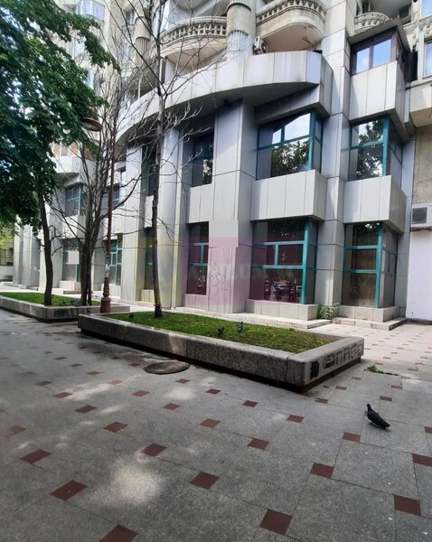 Vanzare spatiu comercial in zona bd Unirii stradal